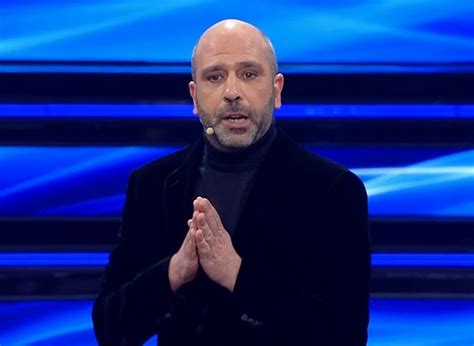 Sanremo Zalone Show Con Con La Favola Calabrese Che Prende In