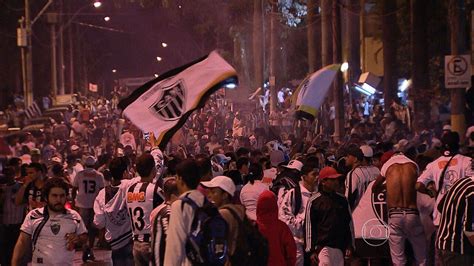 V Deo Torcida Faz Festa Ap S T Tulo In Dito Do Atl Tico Mg Em Belo