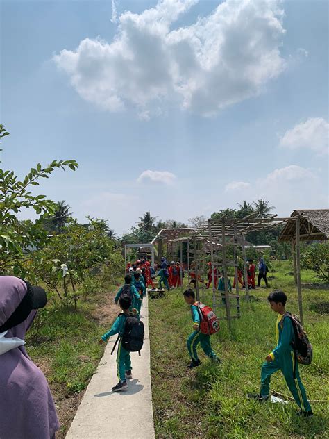 Kunjungan SDN Godean 1 Di Eduwisata Kebun Buah Bendosari Kebun Buah