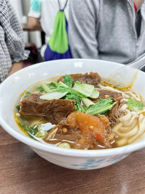 台北信義美食推薦！永春站「小陳牛肉麵」高cp值，1人吃超飽足食尚玩家