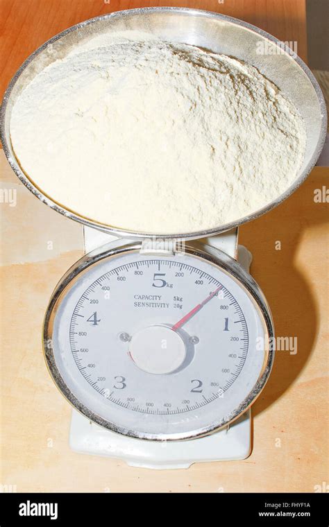 Scale flour hi-res stock photography and images - Alamy