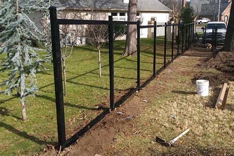 How to Build a Horizontal Slat Fence (The Easy Way)