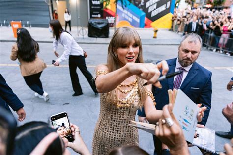 Taylor Swift Never Gets Tired of Signing Autographs for 1 Reason