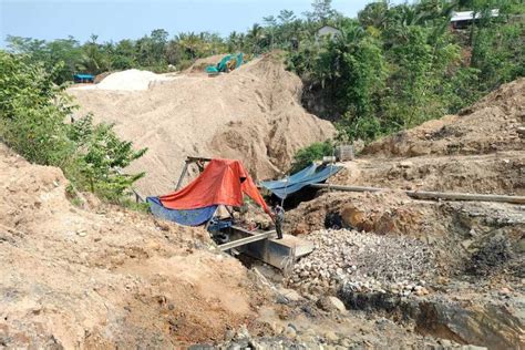 Polisi Tangkap Bos Tambang Pasir Ilegal Yang Rusak Lahan Perhutani Di Banten