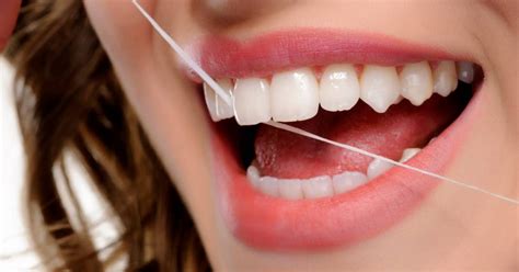 4 Ways How To Safely Remove Food Stuck In Wisdom Tooth Hole