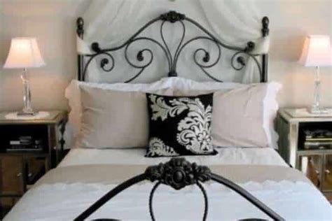 Black Iron Bed Decorating Ideas