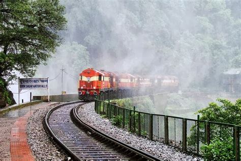 QUEEN.PK: Dudhsagar Falls at Goa - Railway Track