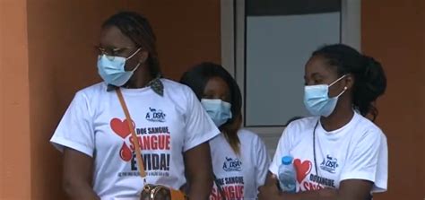 Angola Volunt Rios Doam Sangue Para Ajudar Crian As Na Quadra Festiva