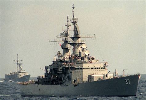 USS South Carolina DLGN CGN 37 guided missile cruiser - US Navy