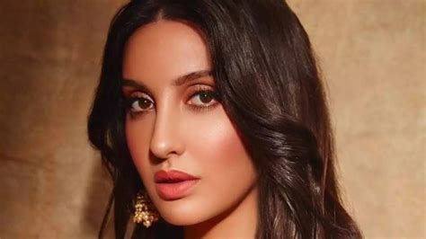 Nora Fatehi नोरा फतेही हिने केला अमेरिकेत स्टेजवर जबरदस्त बेली डान्स