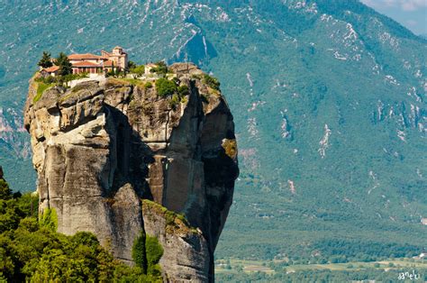 Meteora Monasterios Suspendidos En Grecia Rubro De Duelistas Y Sala