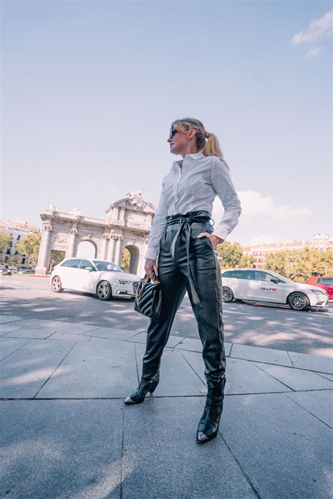 Wear Leather Pants Over 40 For The Hottest Look That Is So Cool