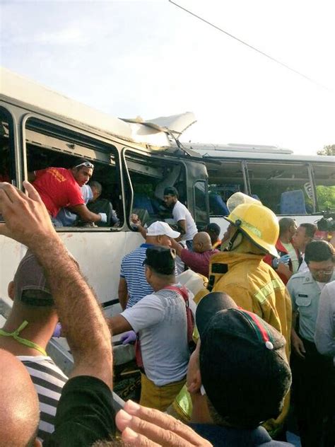 Video Al Menos 10 Muertos Y 78 Heridos Tras Choque Entre Dos Autobuses