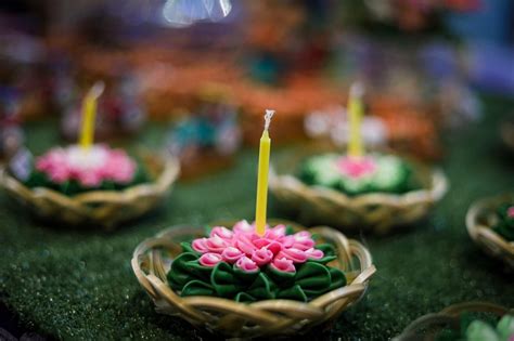 Loy Krathong Lantern Festival And YiPeng And YeePing Chiang Mai Teach