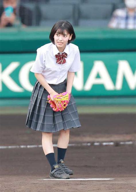 女優の池田朱那が甲子園のファーストピッチセレモニーでノーバウンド投球 「マウンドで足が震えちゃった」 サンスポ