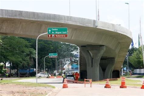 Homem Tenta Pular De Viaduto Em Cuiab E Salvo Pela Pm Reportermt