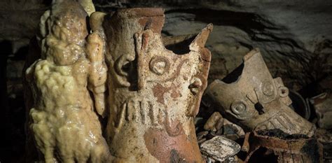 Arqueólogos descubrieron reliquias mayas en una cueva en Chichén Itzá