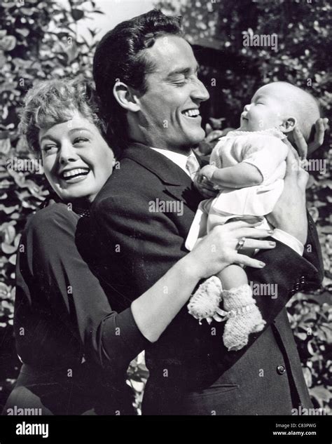 Shelley Winters Con Mio Marito Vittorio Gassman E Figlia Vittoria Nel