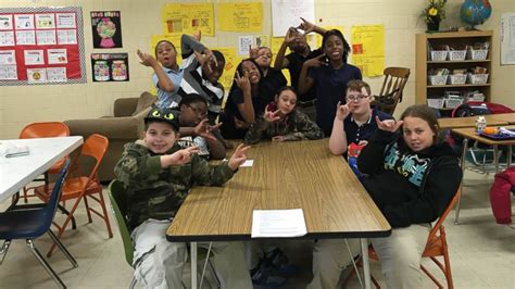 5th Grade Class Starts American Sign Language Club to Better Communicate with Deaf Student - ABC ...