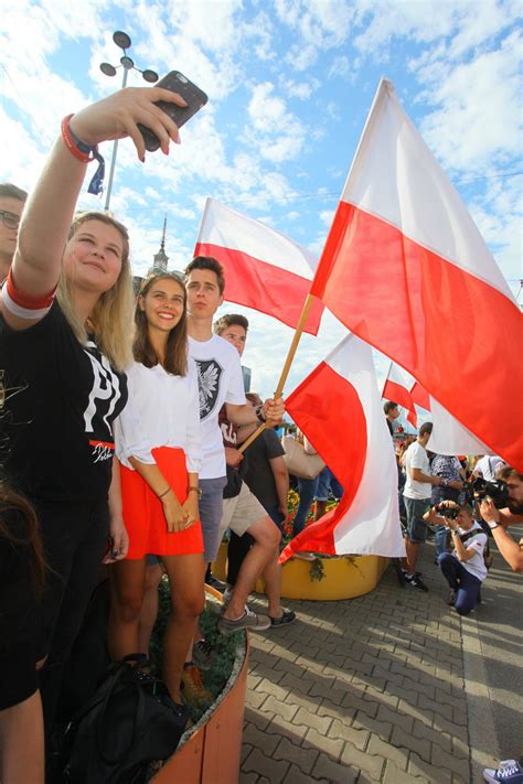 Tak Polacy Uczcili Pami O Powstaniu Warszawskim