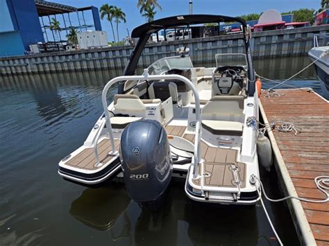 CHAPARRAL 230 SUNCOAST Boat CHAPARRAL 23 4 2021 YATCO