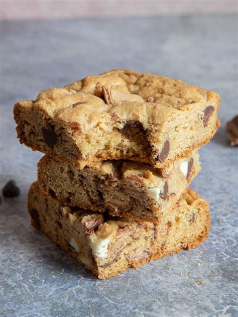 Simple Kinder Bueno Bars - Breads and Sweets