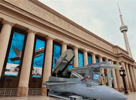 Special F-18 cockpit installation comes to Toronto's Union Station ...