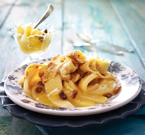 Pfannkuchenstreifen Mit Apfel Rosinen Kompott Rezept LECKER