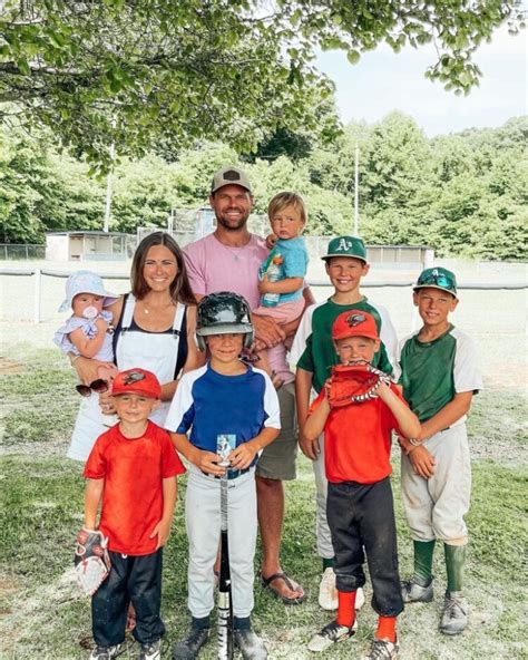 New Hot Sexy Ariel Tyson Bikini Pics