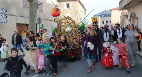 Vernoux En Vivarais Carnavaliers Ont Sillonn Le Village Comme Un