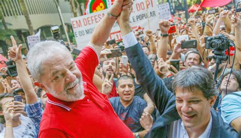 Estrela De Fogo Campanha Pt Nas Ruas De Lula Haddad Empolgam