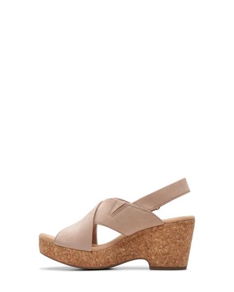 Clarks Giselle Dove Platform Sandal In Natural Lyst