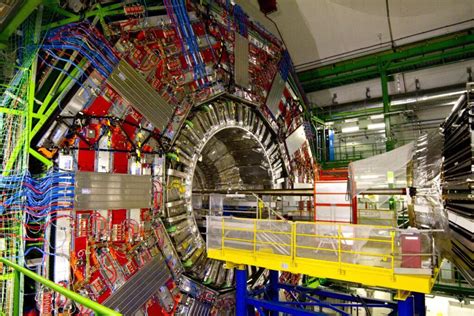 Le Grand Collisionneur De Hadrons Du Cern Reprend Ses Activités Après