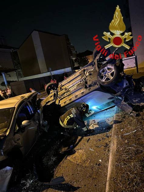 Piomba Sulle Auto In Sosta E Poi Si Ribalta Enne All Ospedale Mbnews