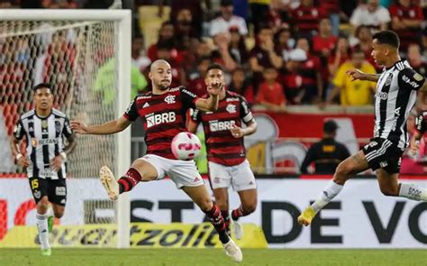 Volante Do Flamengo Rompe Ligamento E Deve Ficar Fora Por 8 Meses