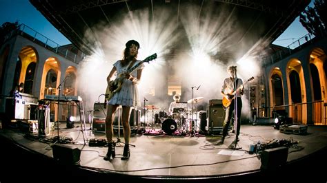 Рок группа Blonde Redhead анонсировала первый за девять лет альбом Sit