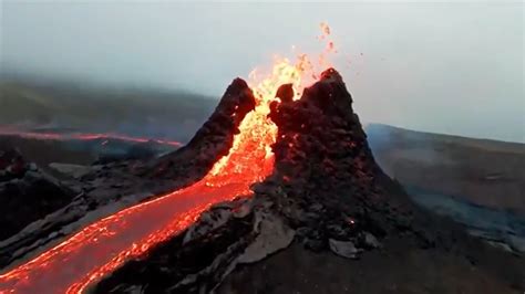 VÍDEO mostra vulcão em erupção na Islândia