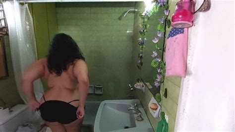 BBW TAKING A SHOWER HIDDEN CAMERA Amy Millenakis Clips Sale