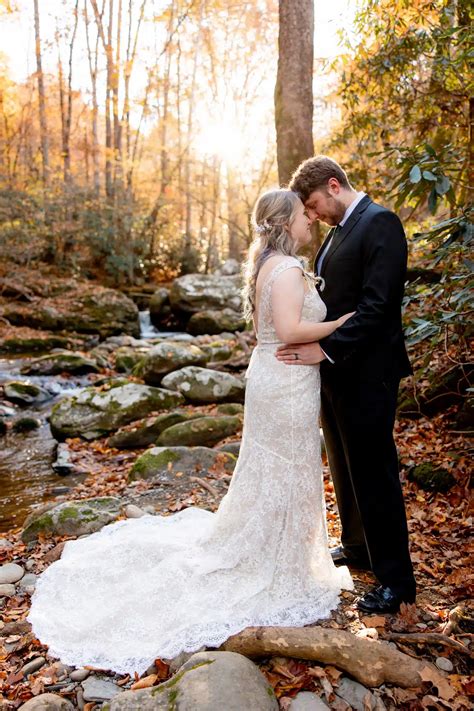 Gatlinburg Wedding Packages in the Smoky Mountains - Elope to Gatlinburg