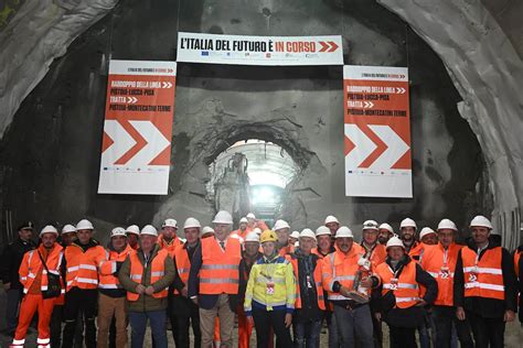 Treni Nuova Galleria A Serravalle Per Il Raddoppio Della Linea Pistoia