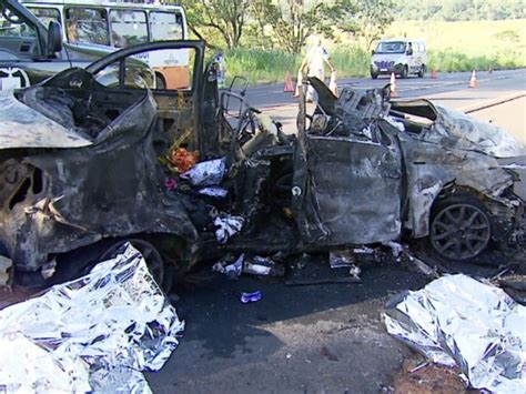 G1 Três Morrem Carbonizados Em Colisão Entre Carreta E Carro Em