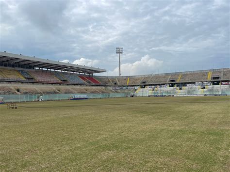 Taranto Stadio Iacovone Unaltra Cattedrale Nel Deserto