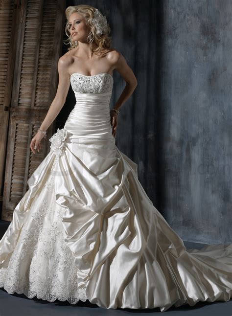 The Irresistible Attraction Of Ball Gown Wedding Dresses