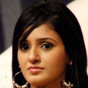 Shakti Mohan - Age, Family, Bio | Famous Birthdays