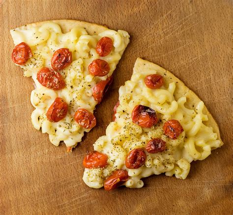 Macaroni and Cheese Pizza - Framed Cooks