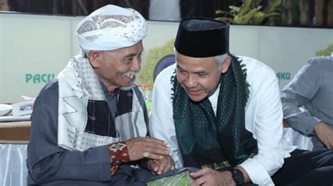 Pengasuh Ponpes Darul Habibi Nwdi Ganjar Dari Keluarga Ulama Dekat