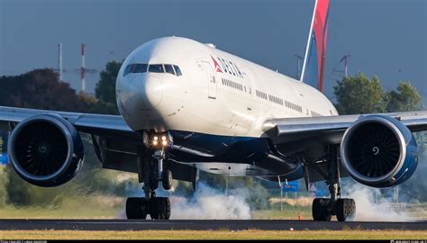 N Dn Delta Air Lines Boeing Lr Photo By Lukasz Jagodzinski