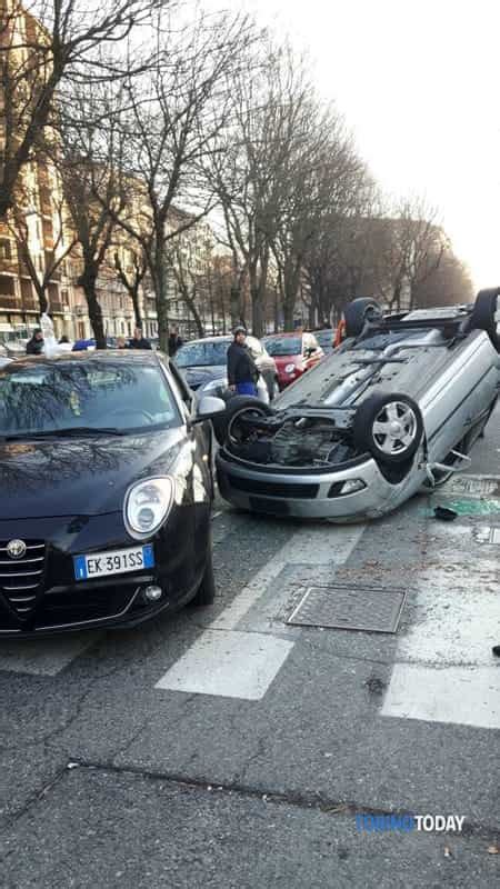 Incidente Con Auto Ribaltata In Corso Unione Sovietica Angolo Piazzale