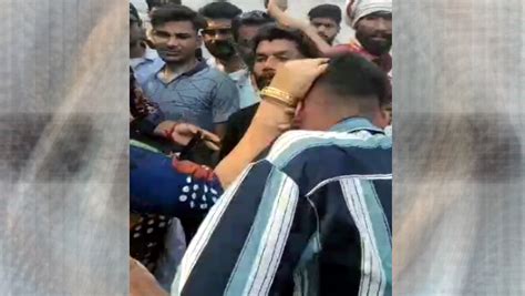 Saharanpur Viral Video बजरंग दल ने युवती को मुस्लिम युवक के साथ पकड़ा कर दी बीच बाजार पिटाई