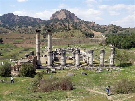 Templo de Artemisa y Acrópolis en Sardes Sardis poseía las Flickr